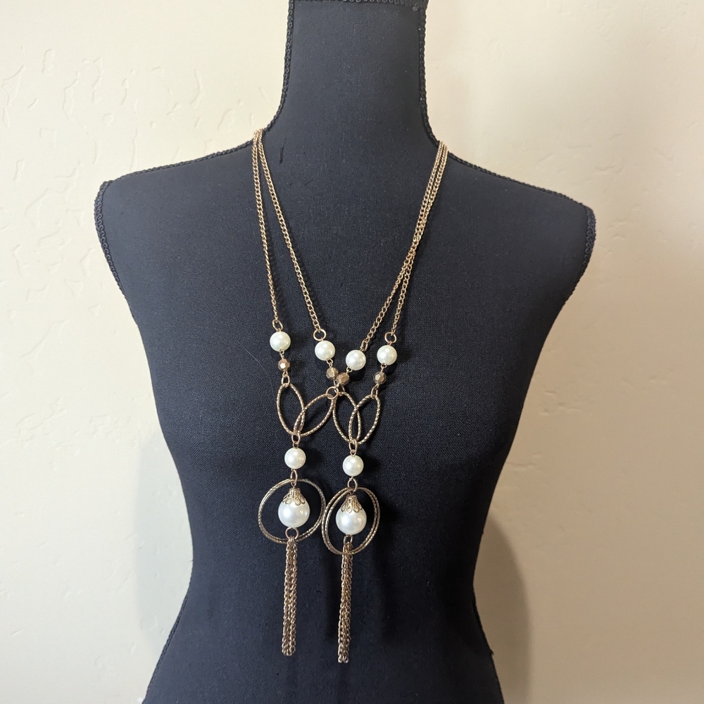 Beautiful Vintage Pearl and gold color necklace set of 2